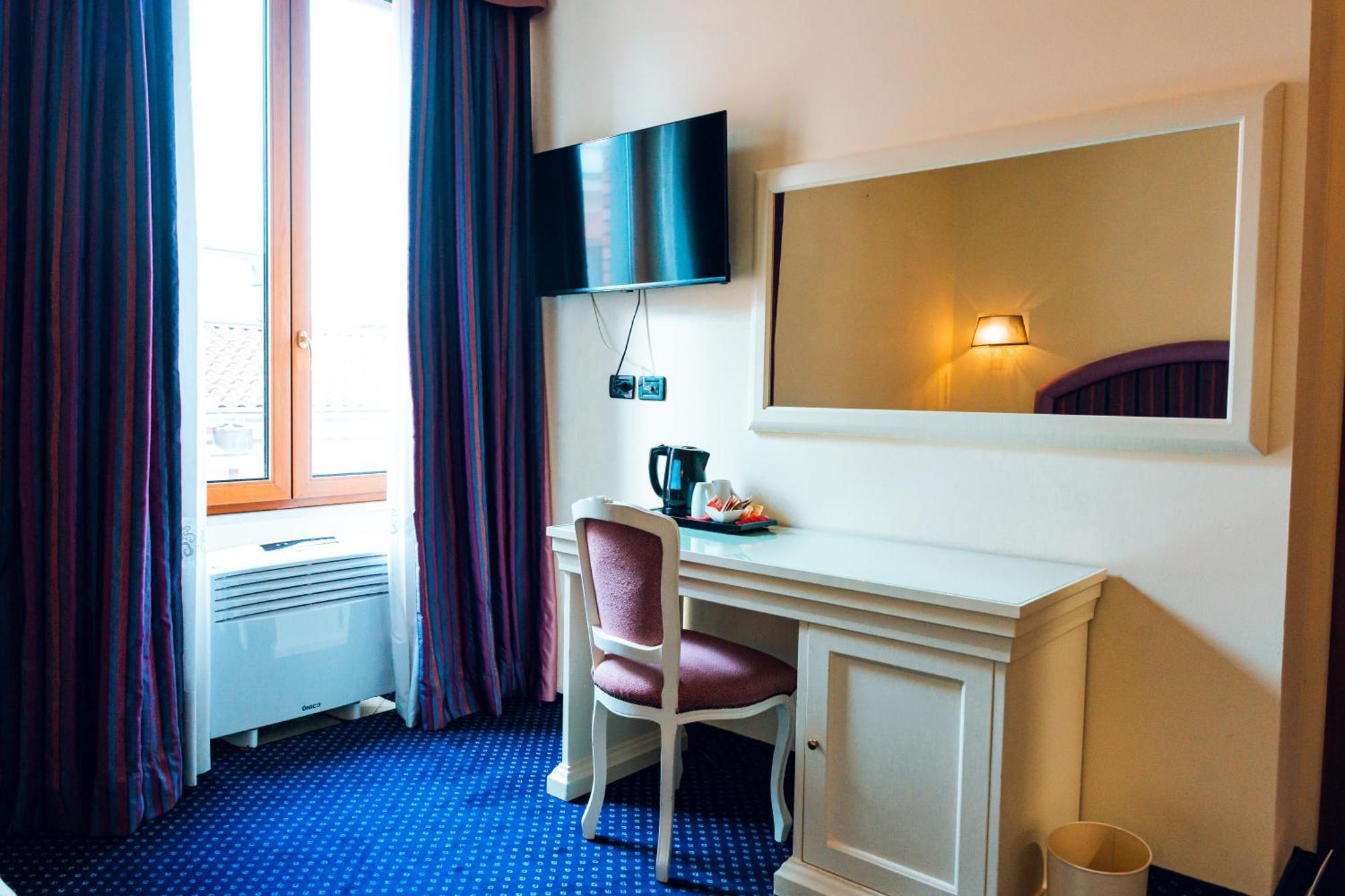 Hotel Torre Della Vittoria 1928 Феррара Экстерьер фото